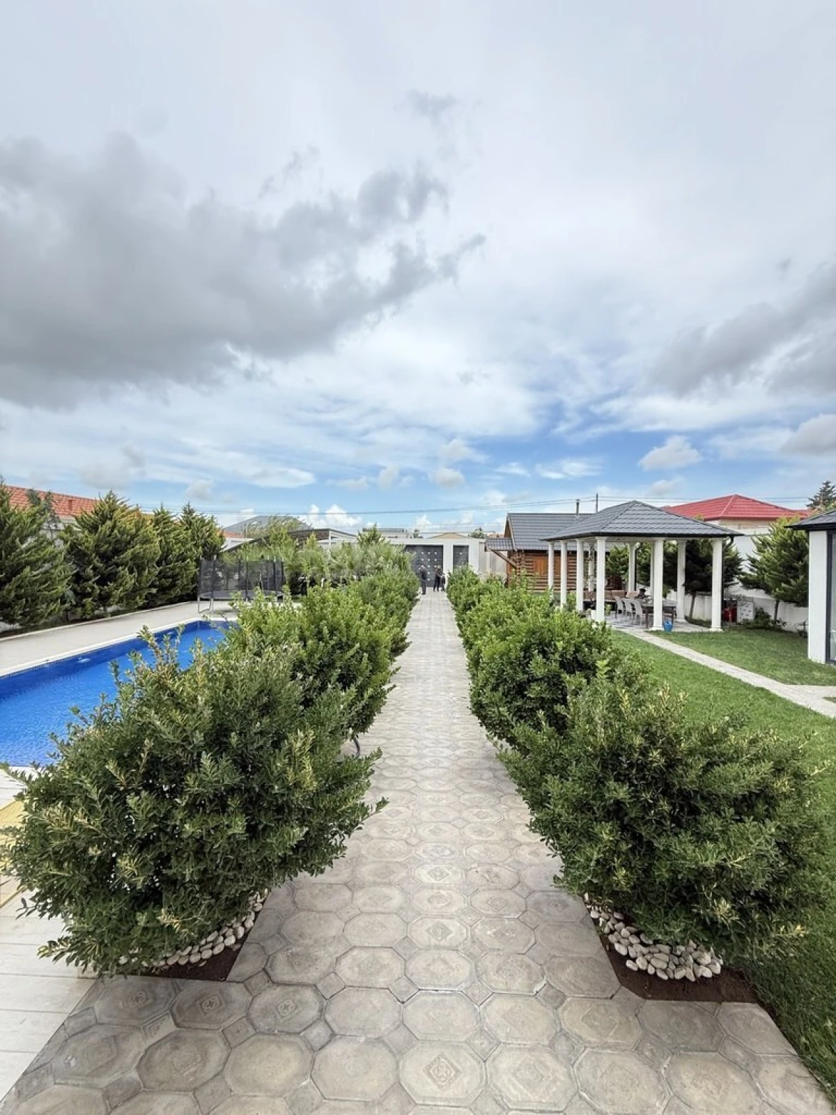 Satılır 6 otaqlı həyət evi 300 m²