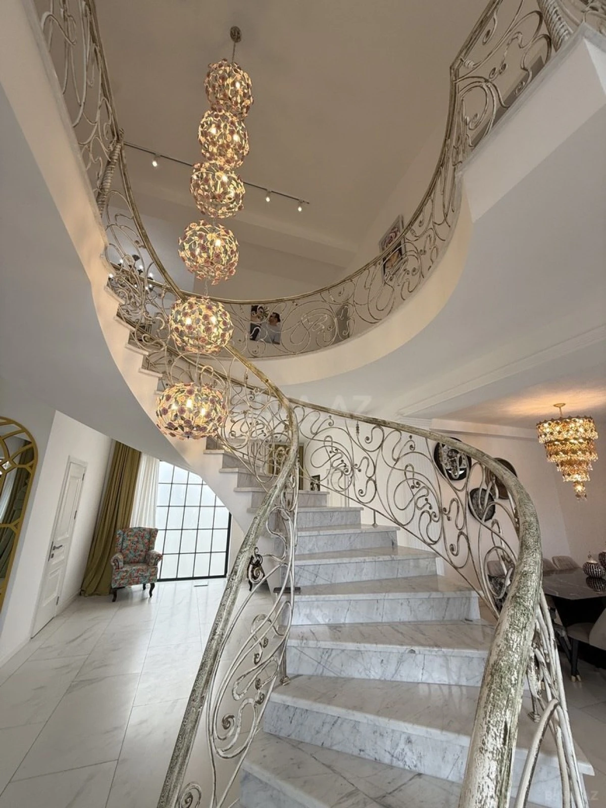 Satılır 6 otaqlı həyət evi 300 m²