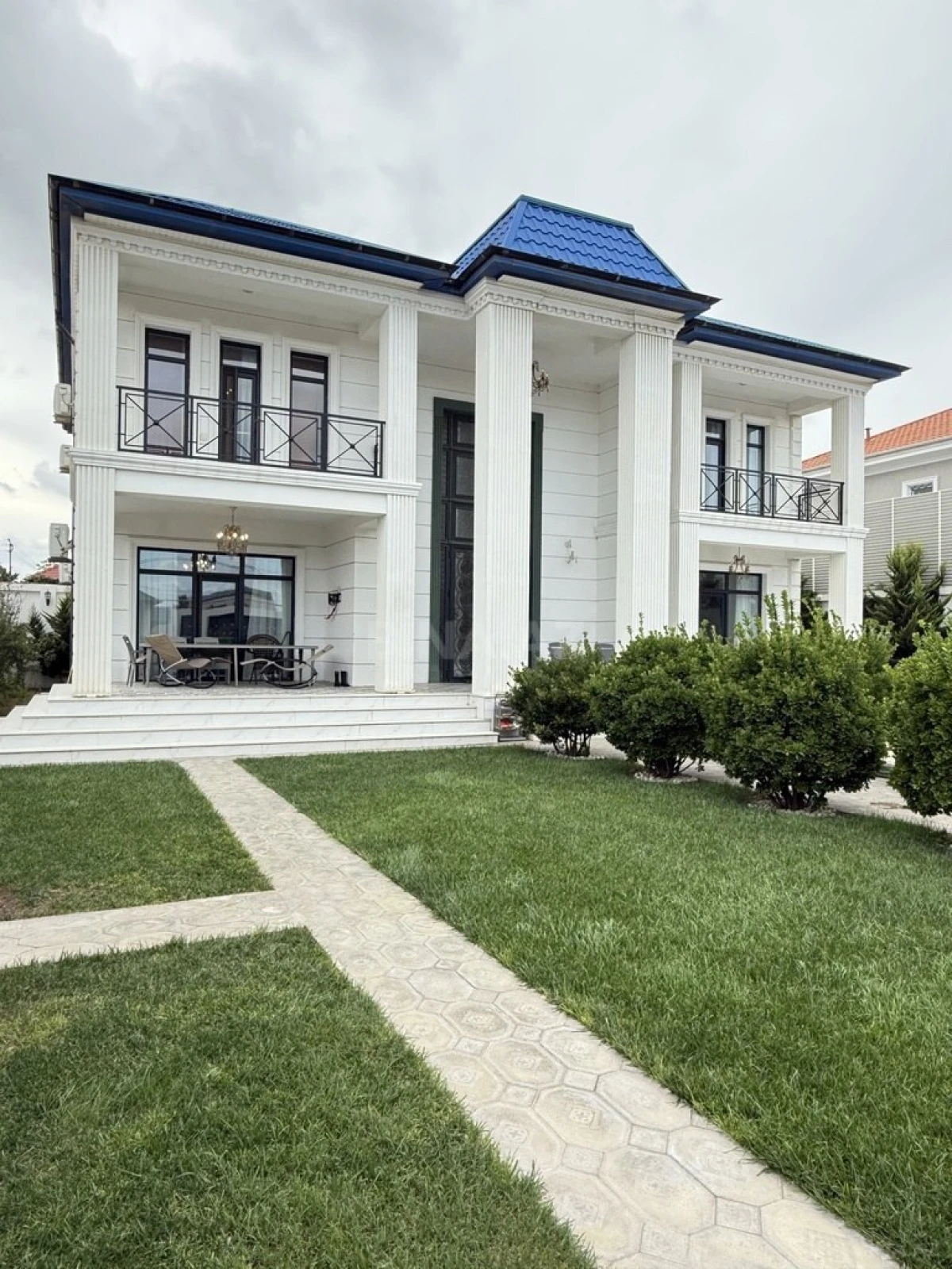 Satılır 6 otaqlı həyət evi 300 m²