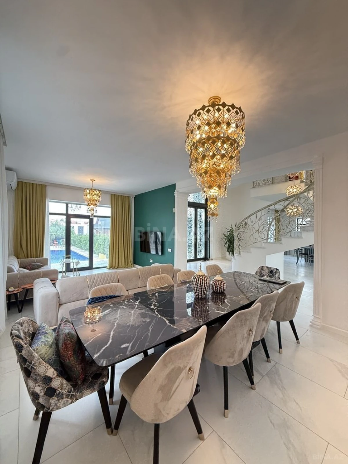 Satılır 6 otaqlı həyət evi 300 m²