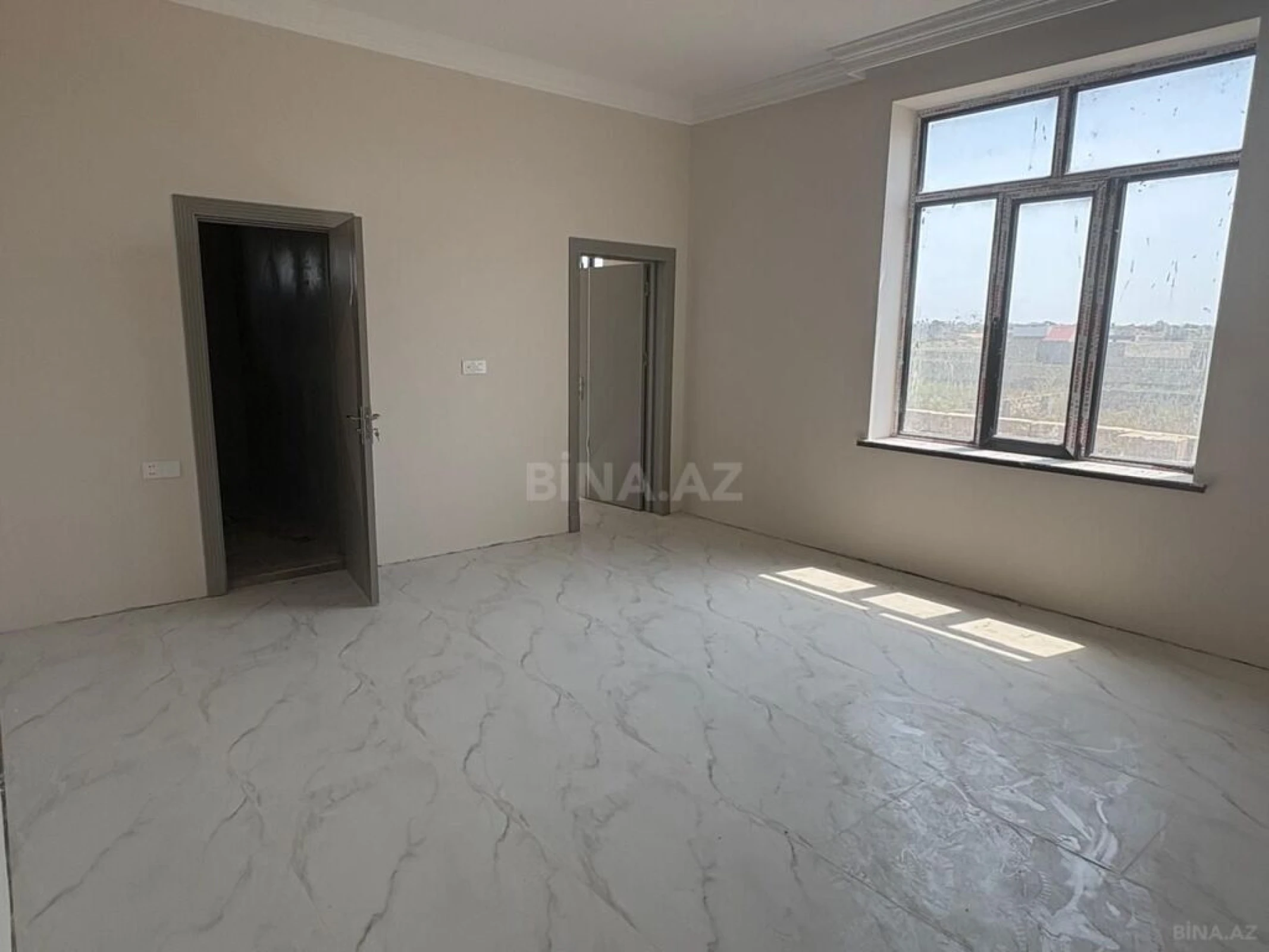 Satılır 5 otaqlı həyət evi 250 m²