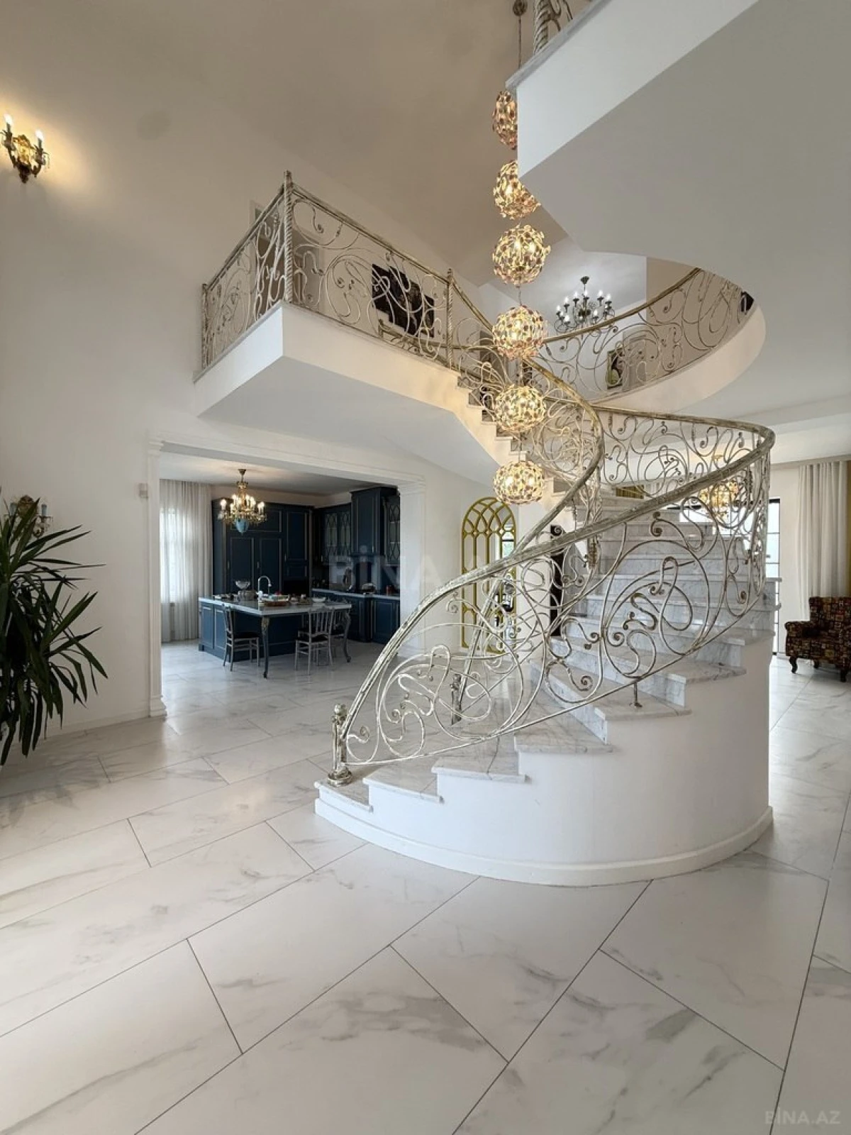 Satılır 6 otaqlı həyət evi 300 m²