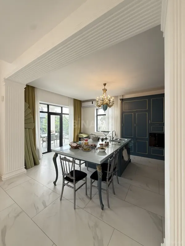 Satılır 6 otaqlı həyət evi 300 m²