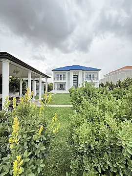 Satılır 6 otaqlı həyət evi 300 m²
