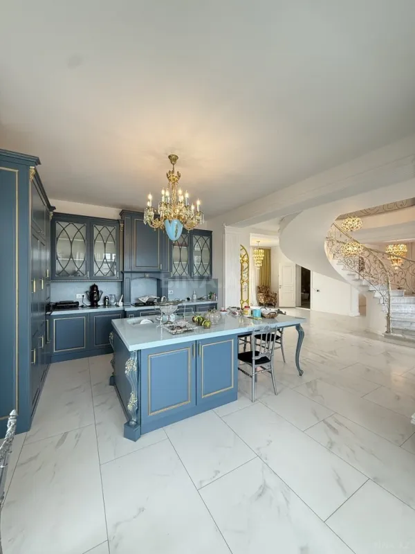 Satılır 6 otaqlı həyət evi 300 m²