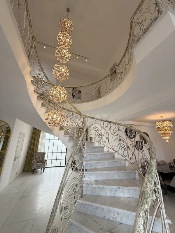 Satılır 6 otaqlı həyət evi 300 m²