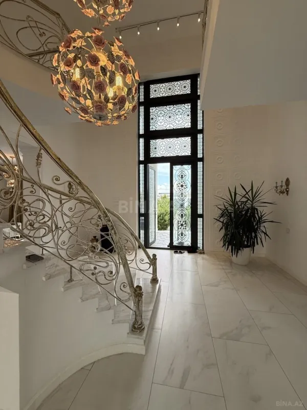 Satılır 6 otaqlı həyət evi 300 m²