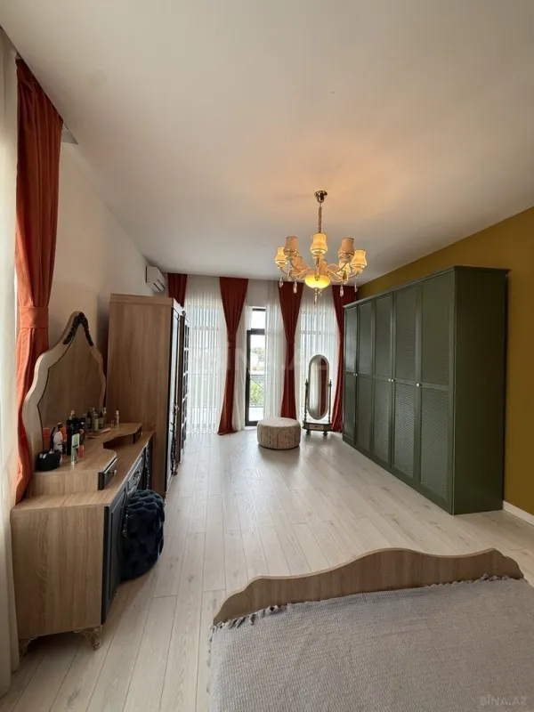 Satılır 6 otaqlı həyət evi 300 m²