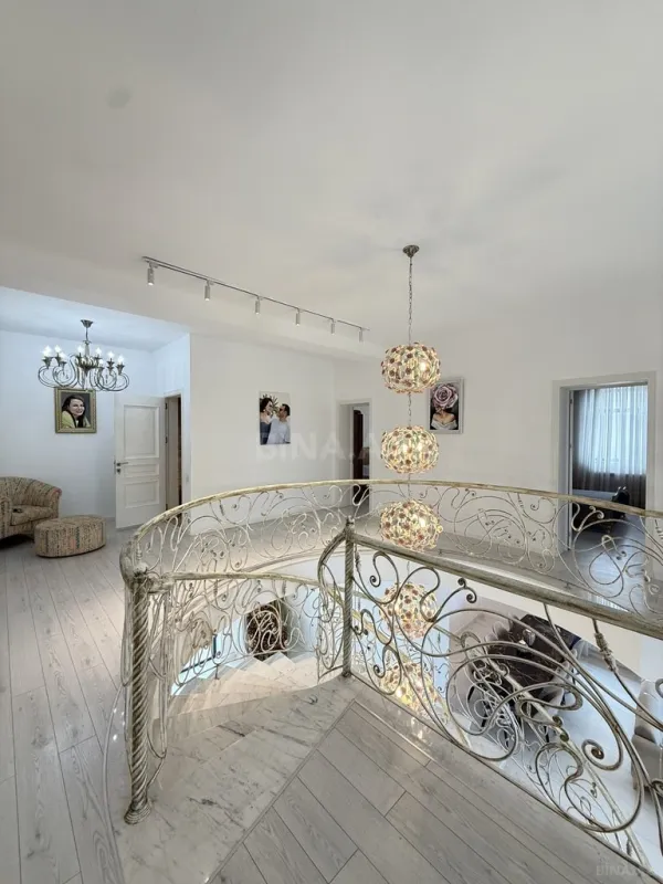 Satılır 6 otaqlı həyət evi 300 m²