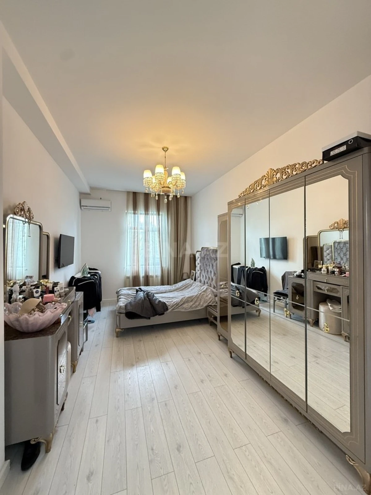 Satılır 6 otaqlı həyət evi 300 m²