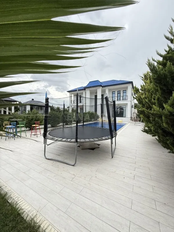 Satılır 6 otaqlı həyət evi 300 m²