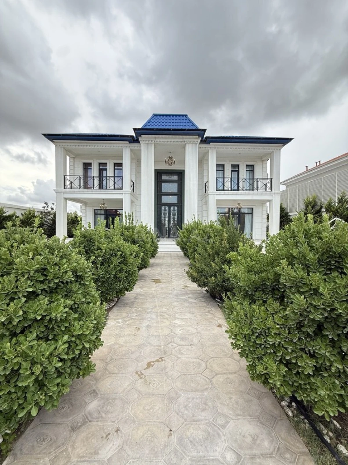 Satılır 6 otaqlı həyət evi 300 m²
