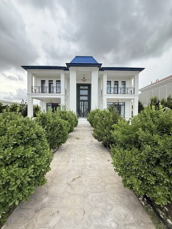 Satılır 6 otaqlı həyət evi 300 m²