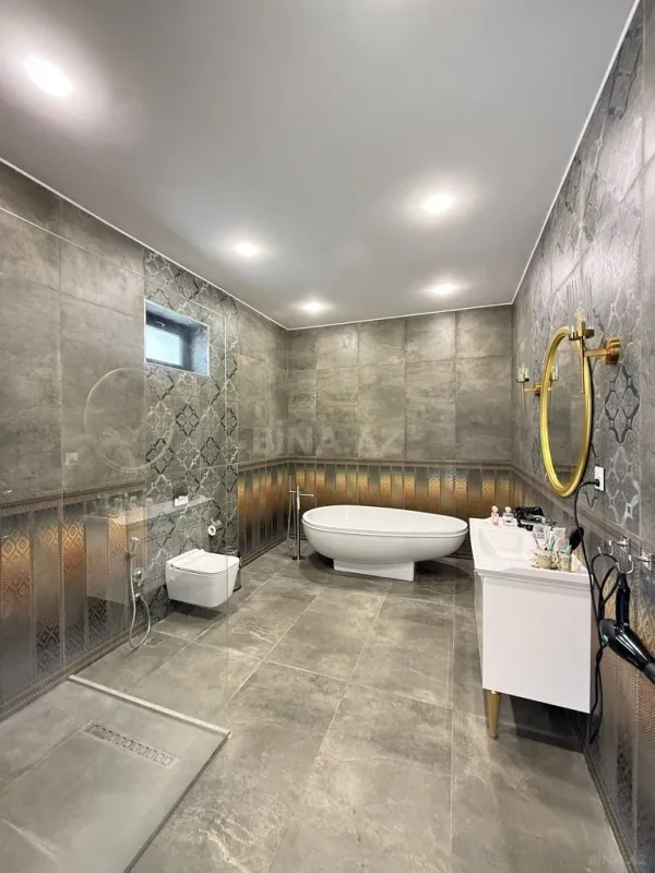 Satılır 6 otaqlı həyət evi 300 m²