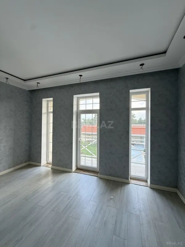 Satılır 5 otaqlı həyət evi 300 m²