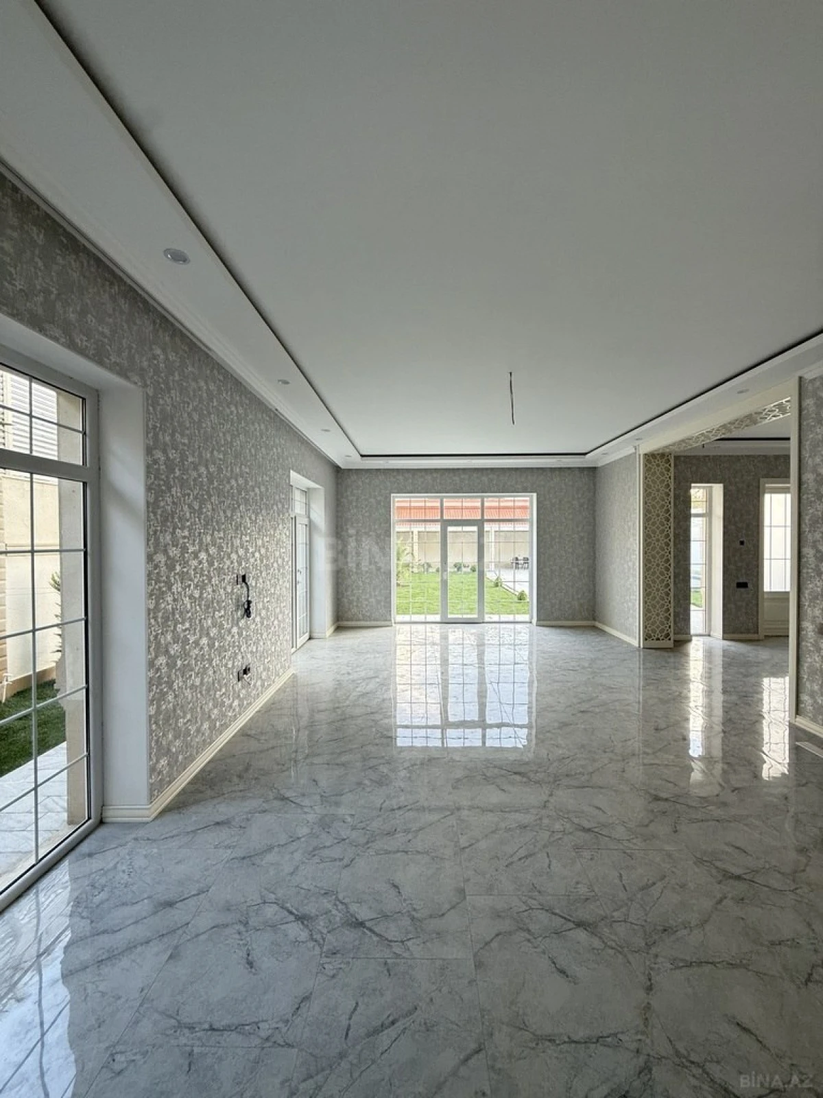 Satılır 5 otaqlı həyət evi 300 m²