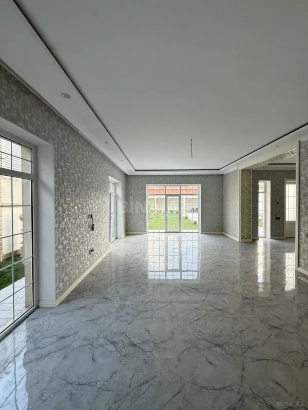 Satılır 5 otaqlı həyət evi 300 m²