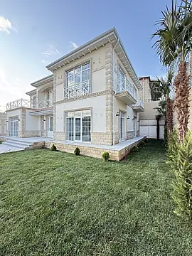 Satılır 5 otaqlı həyət evi 300 m²
