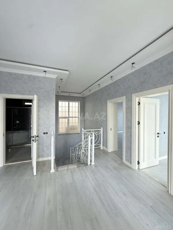 Satılır 5 otaqlı həyət evi 300 m²