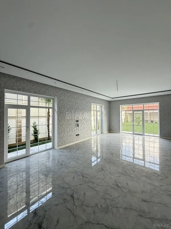 Satılır 5 otaqlı həyət evi 300 m²