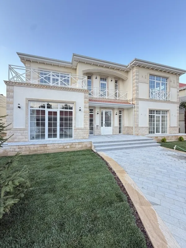 Satılır 5 otaqlı həyət evi 300 m²