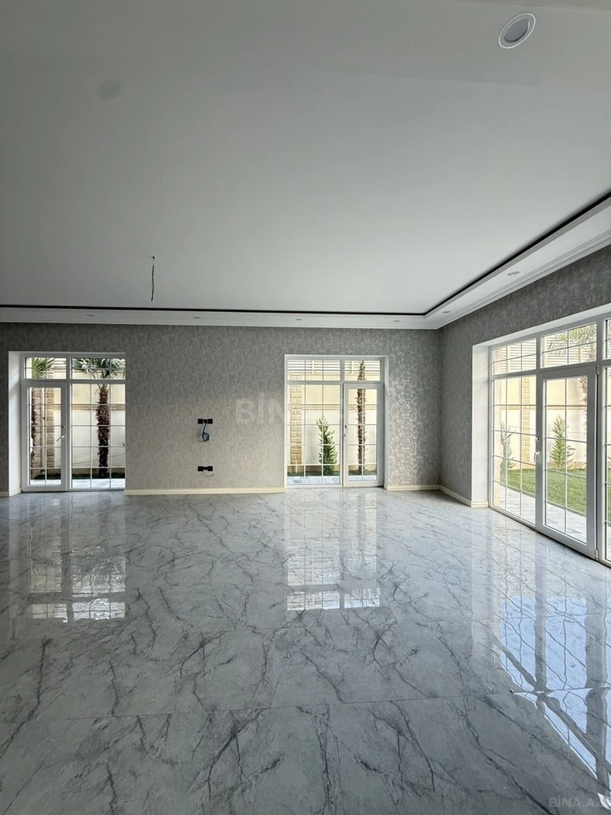 Satılır 5 otaqlı həyət evi 300 m²