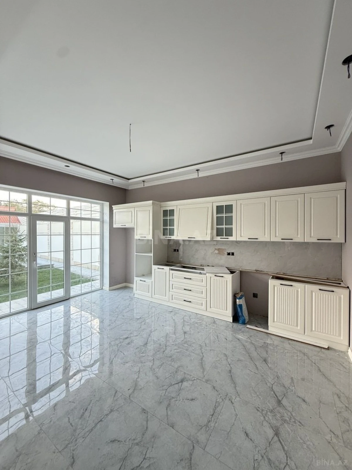 Satılır 5 otaqlı həyət evi 300 m²