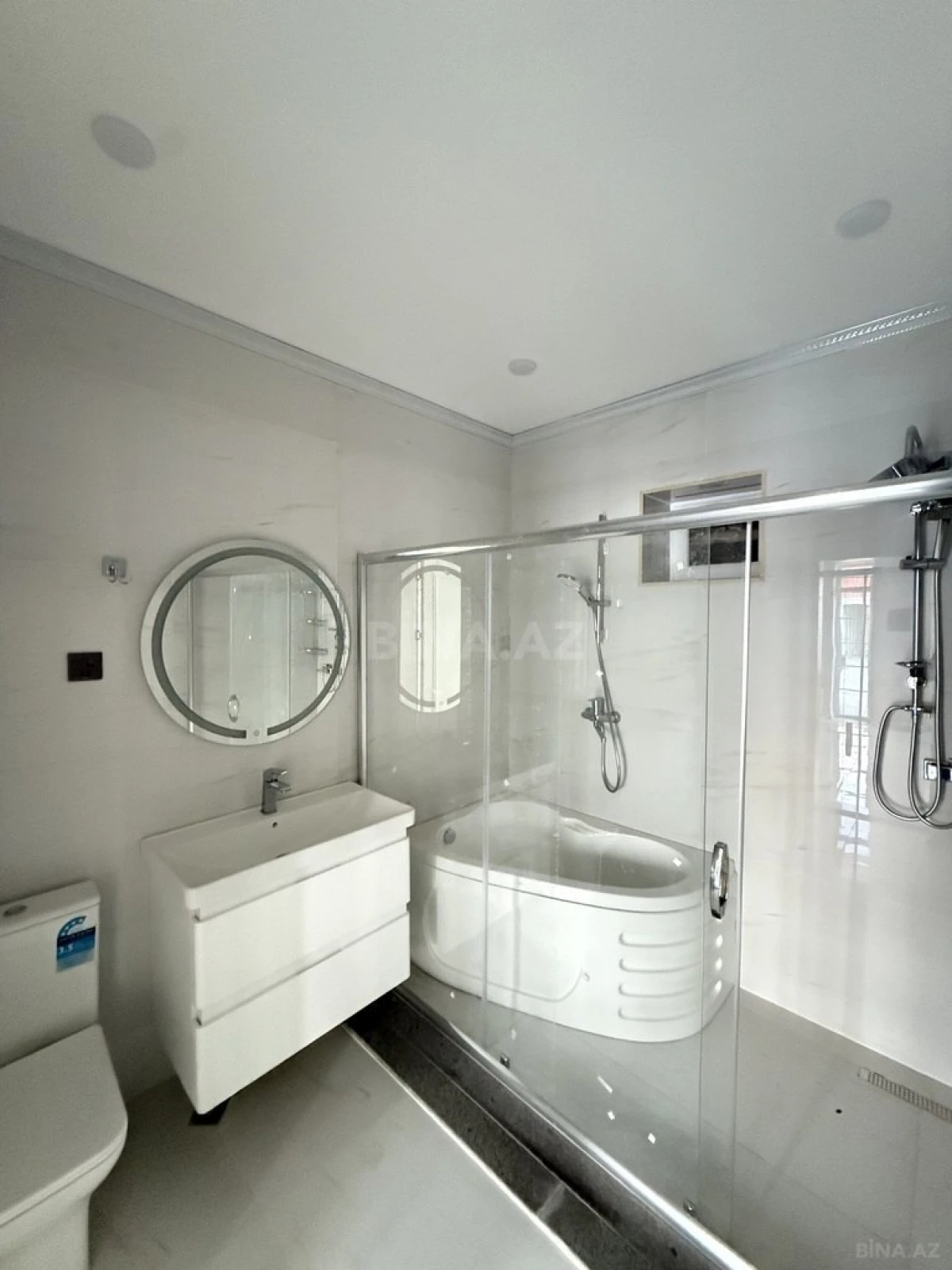 Satılır 5 otaqlı həyət evi 300 m²