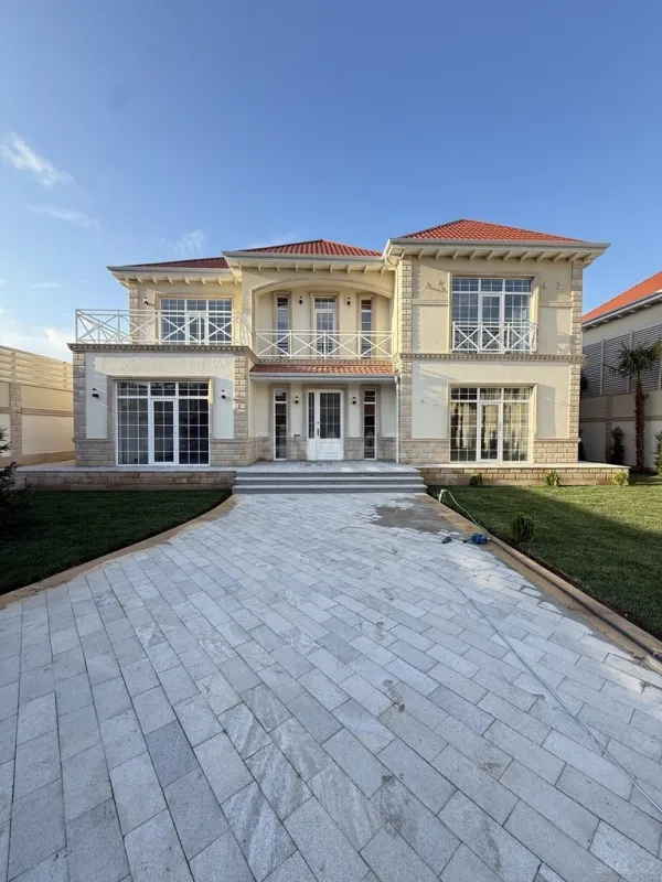 Satılır 5 otaqlı həyət evi 300 m²