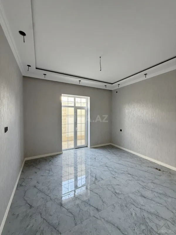 Satılır 5 otaqlı həyət evi 300 m²