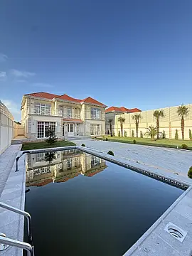 Satılır 5 otaqlı həyət evi 300 m²