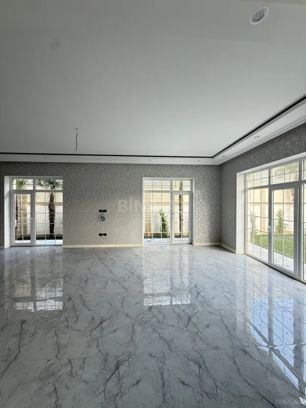 Satılır 5 otaqlı həyət evi 300 m²