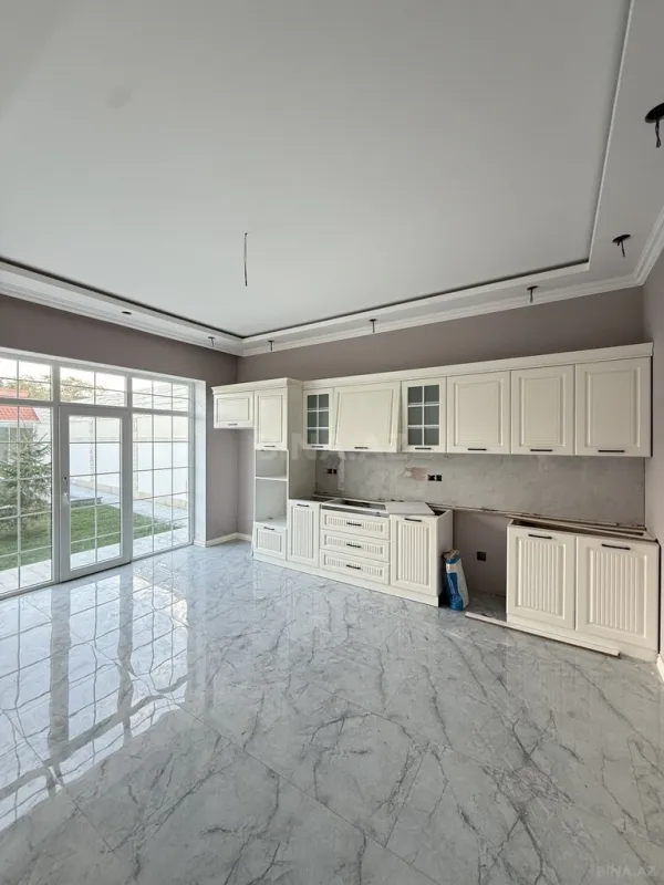 Satılır 5 otaqlı həyət evi 300 m²