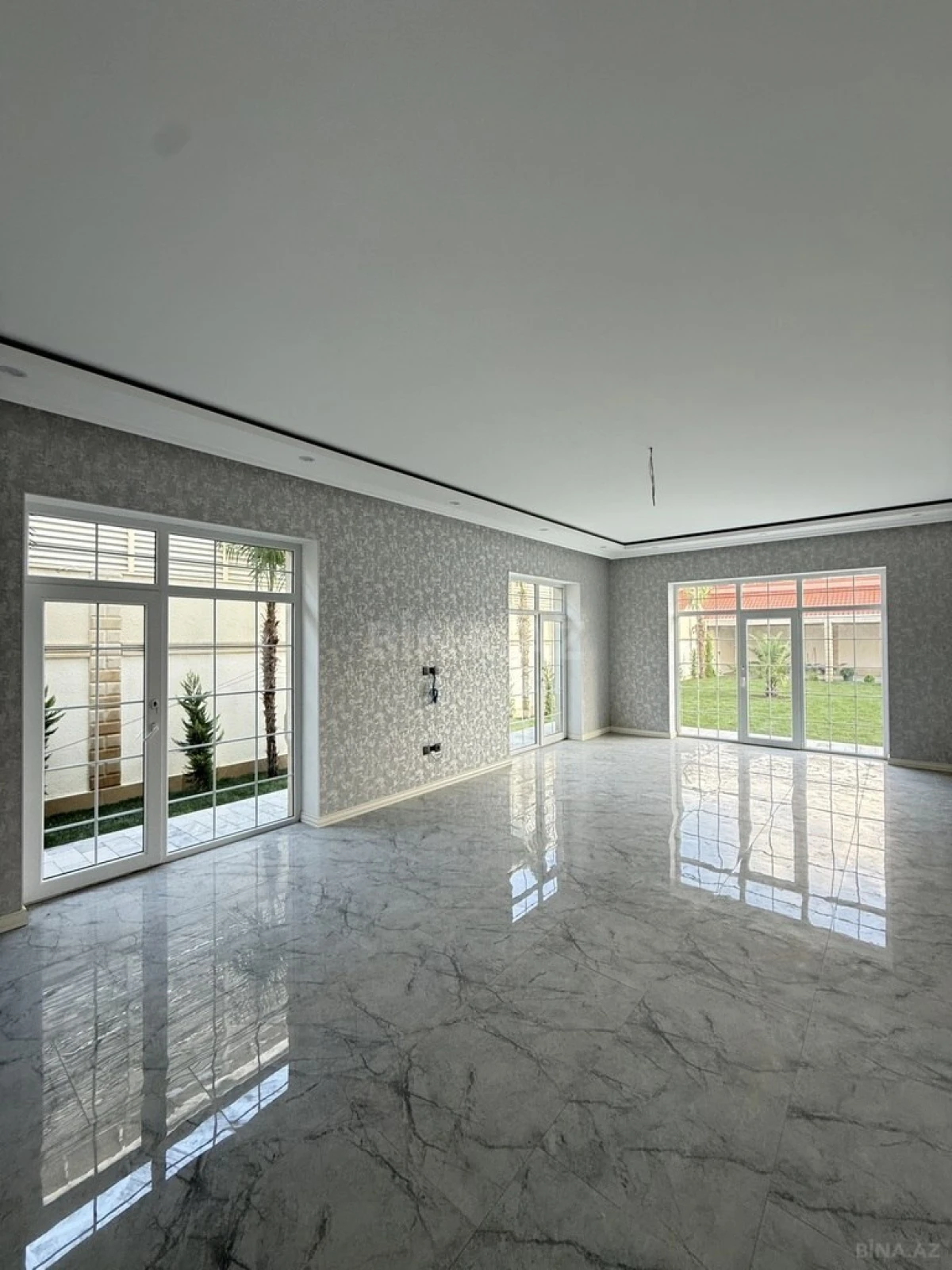 Satılır 5 otaqlı həyət evi 300 m²