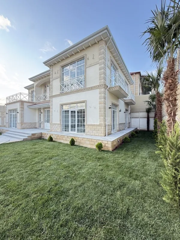Satılır 5 otaqlı həyət evi 300 m²