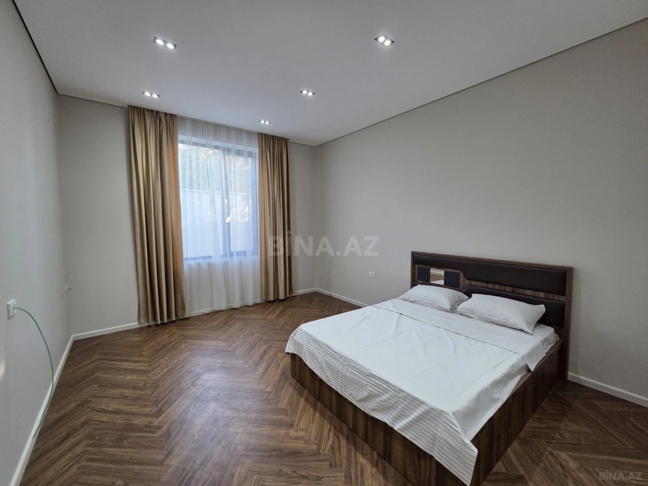 Satılır 4 otaqlı həyət evi 230 m²