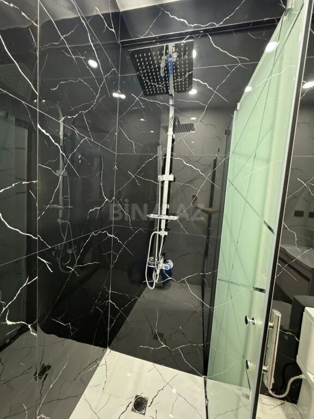 Kirayə verilir 2 otaqlı mənzil 80 m²