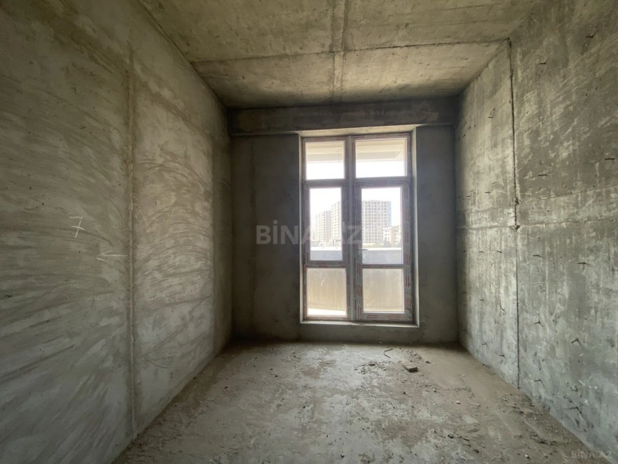 Satılır 3 otaqlı mənzil 202 m²