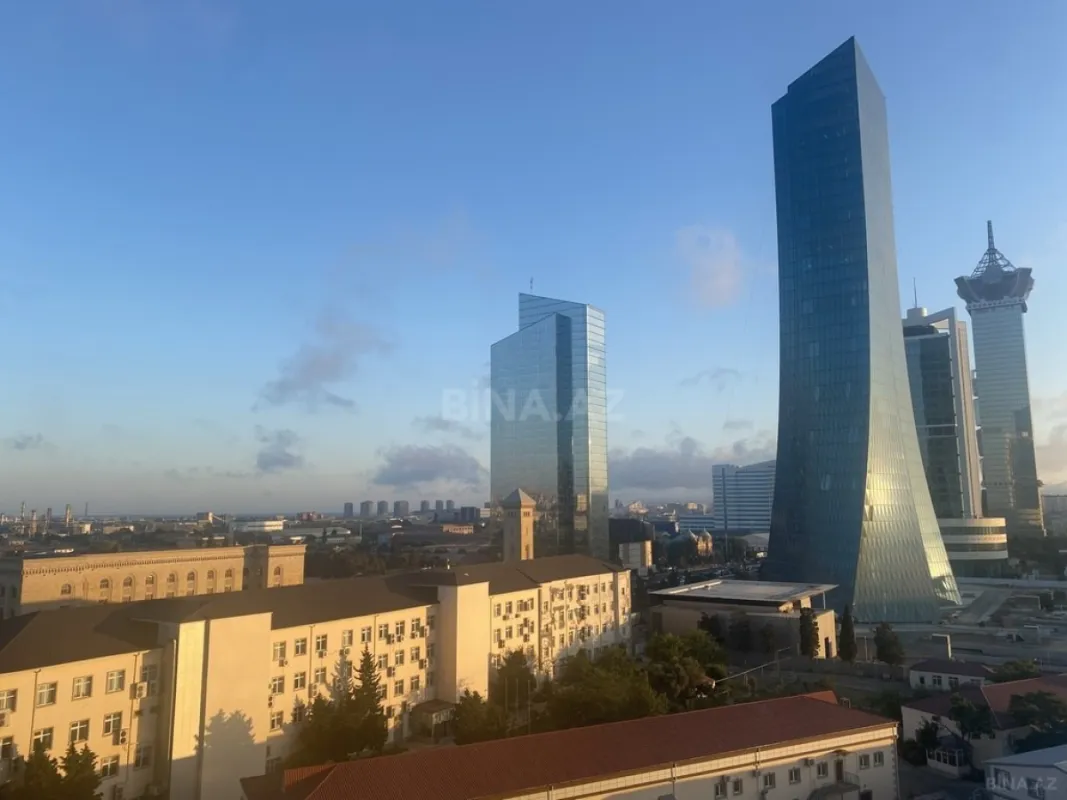 Satılır 3 otaqlı mənzil 202 m²