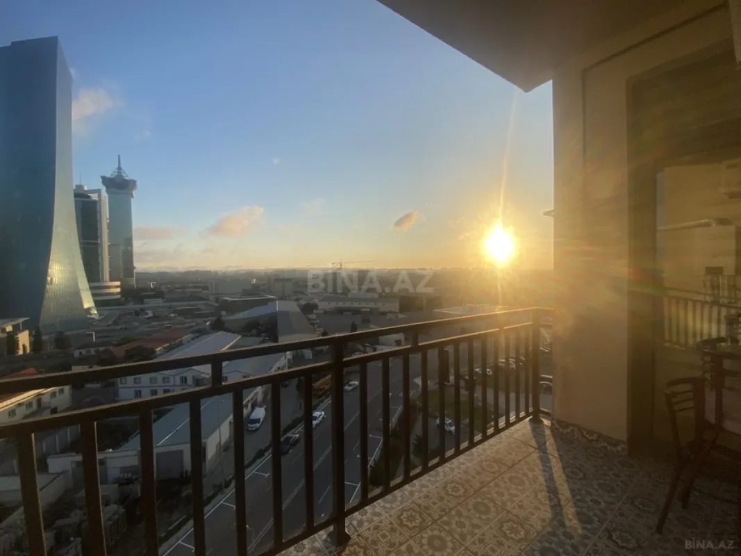 Satılır 3 otaqlı mənzil 202 m²