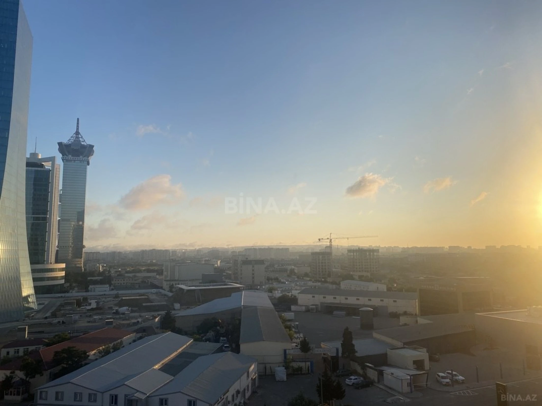 Satılır 3 otaqlı mənzil 202 m²