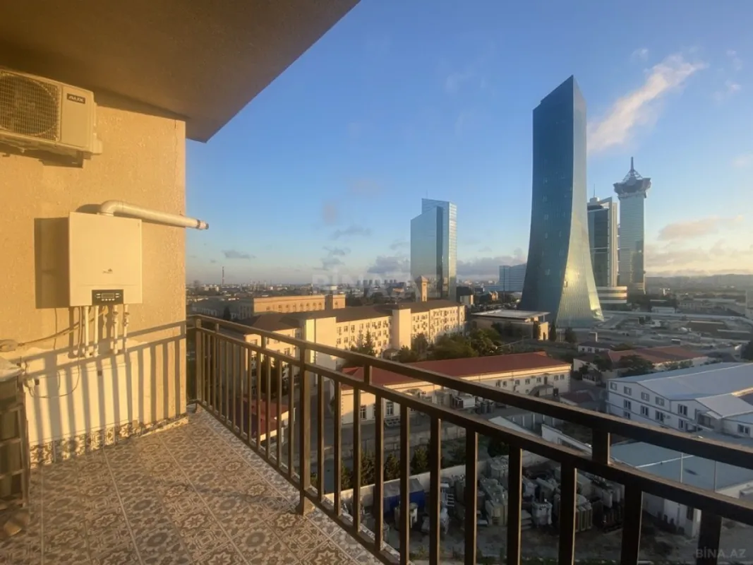 Satılır 3 otaqlı mənzil 202 m²