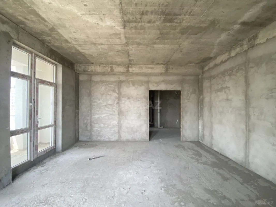 Satılır 3 otaqlı mənzil 202 m²