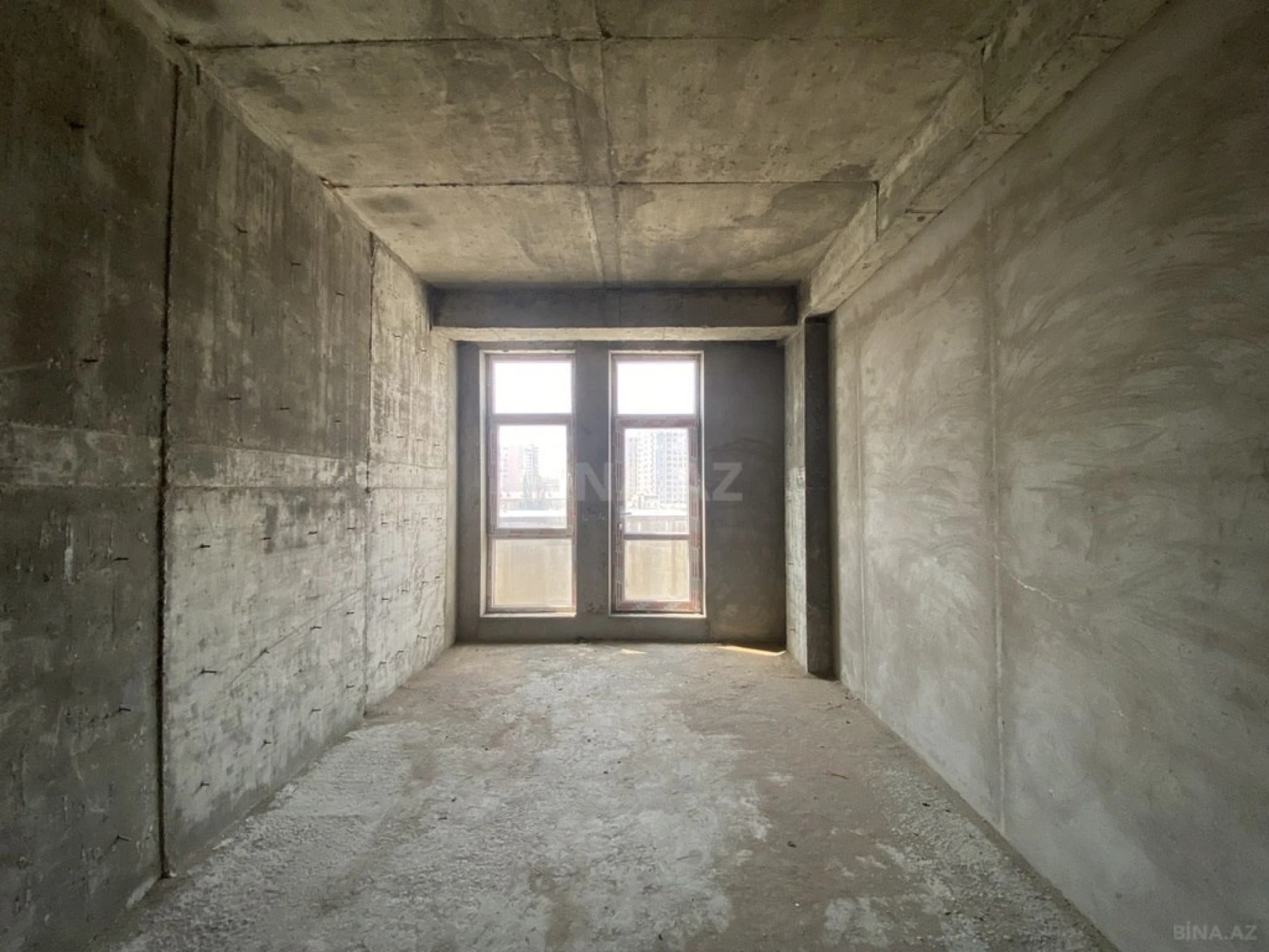 Satılır 3 otaqlı mənzil 202 m²