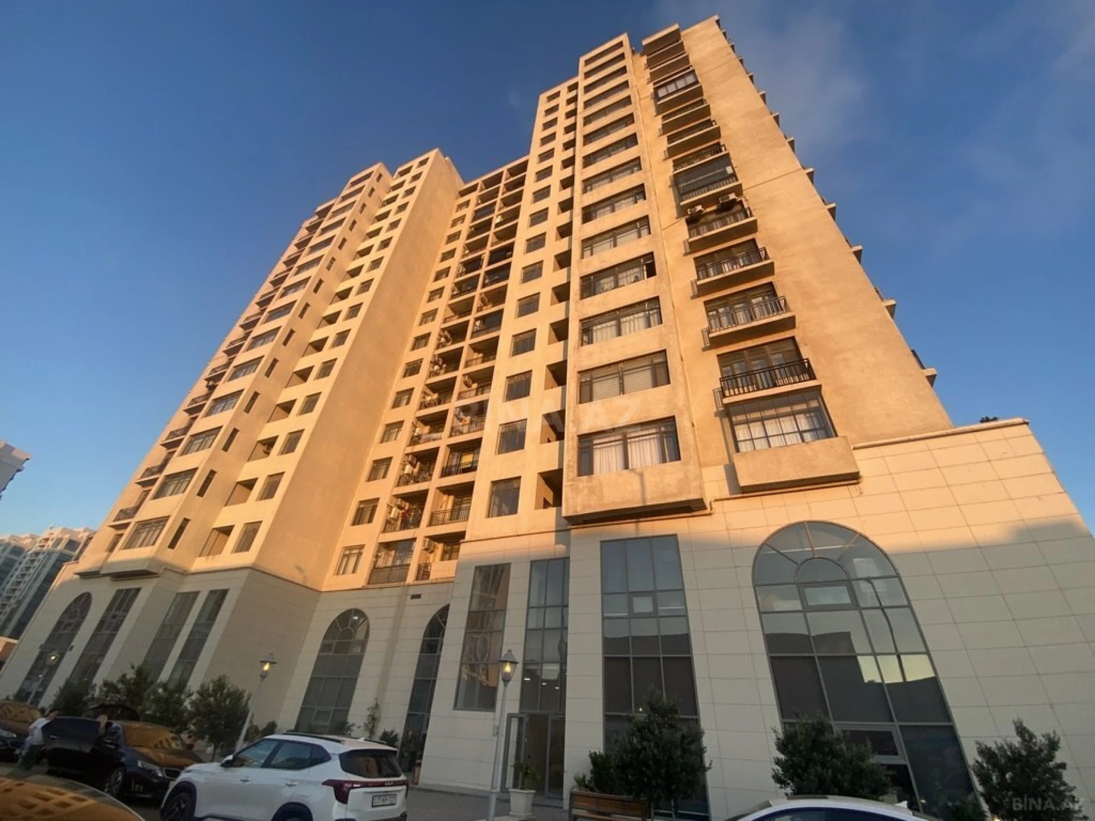 Satılır 3 otaqlı mənzil 202 m²