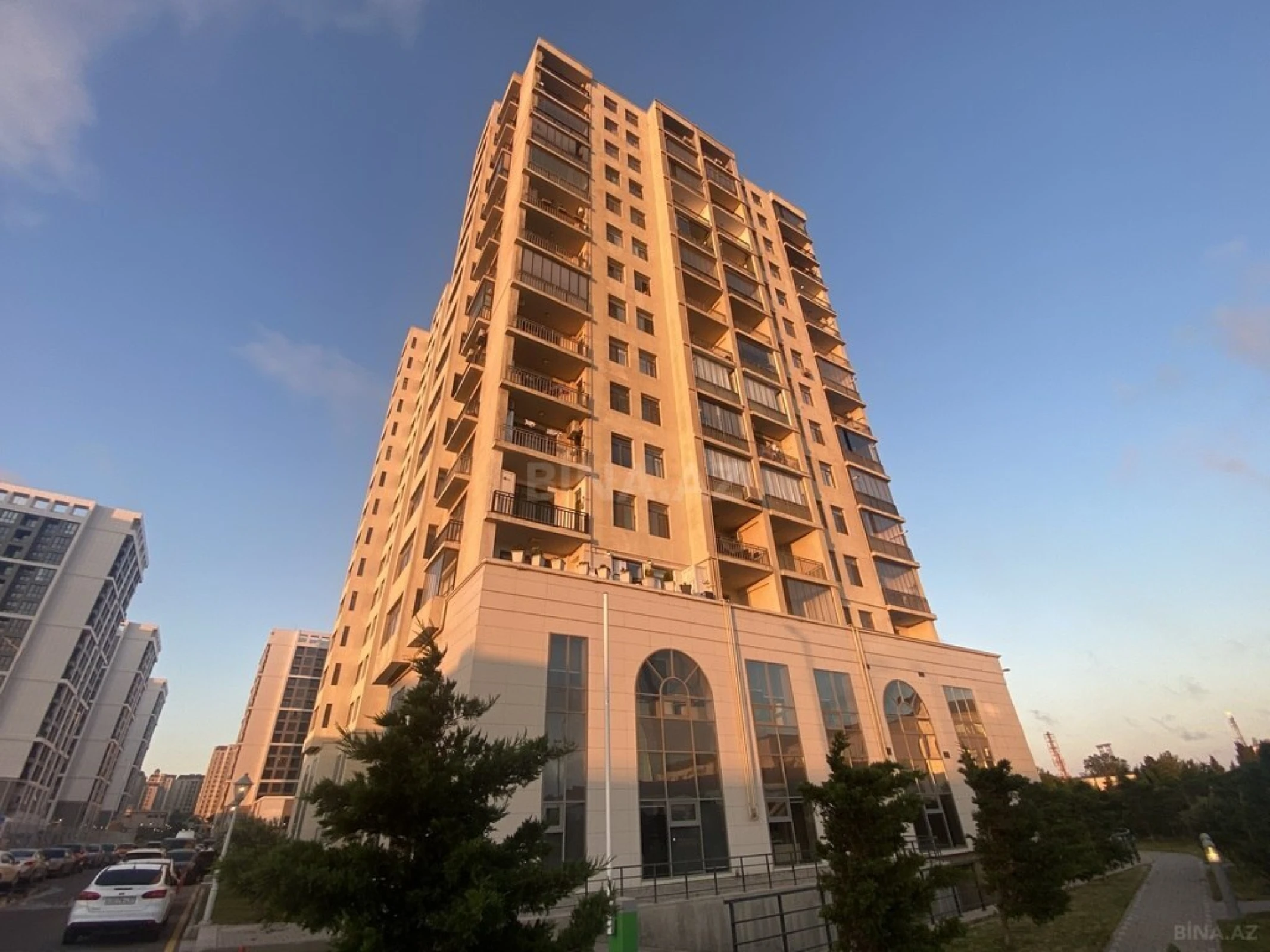Satılır 3 otaqlı mənzil 202 m²