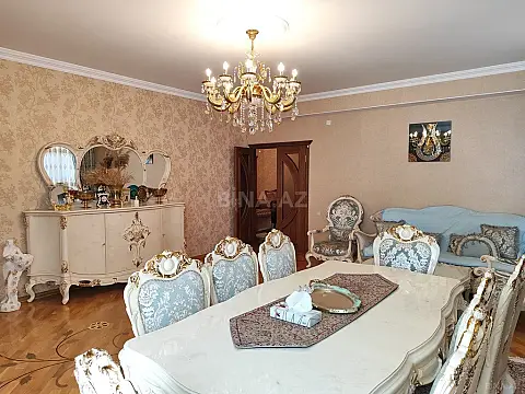 Satılır 4 otaqlı mənzil 180 m²