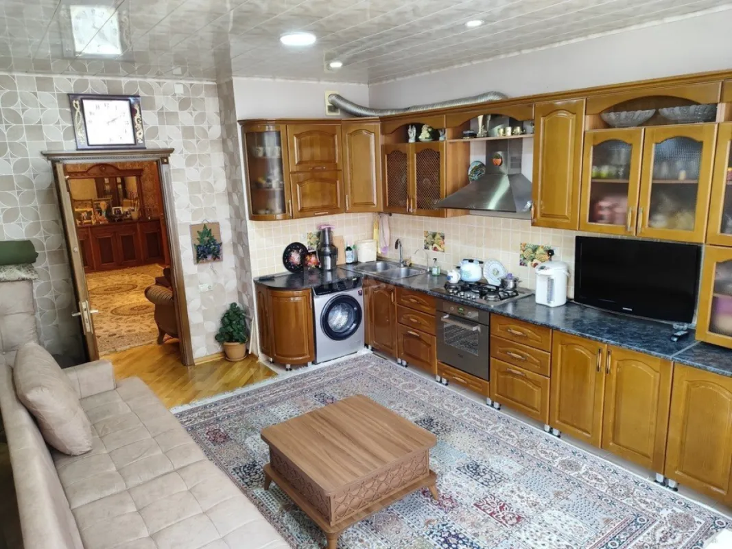 Satılır 4 otaqlı mənzil 180 m²