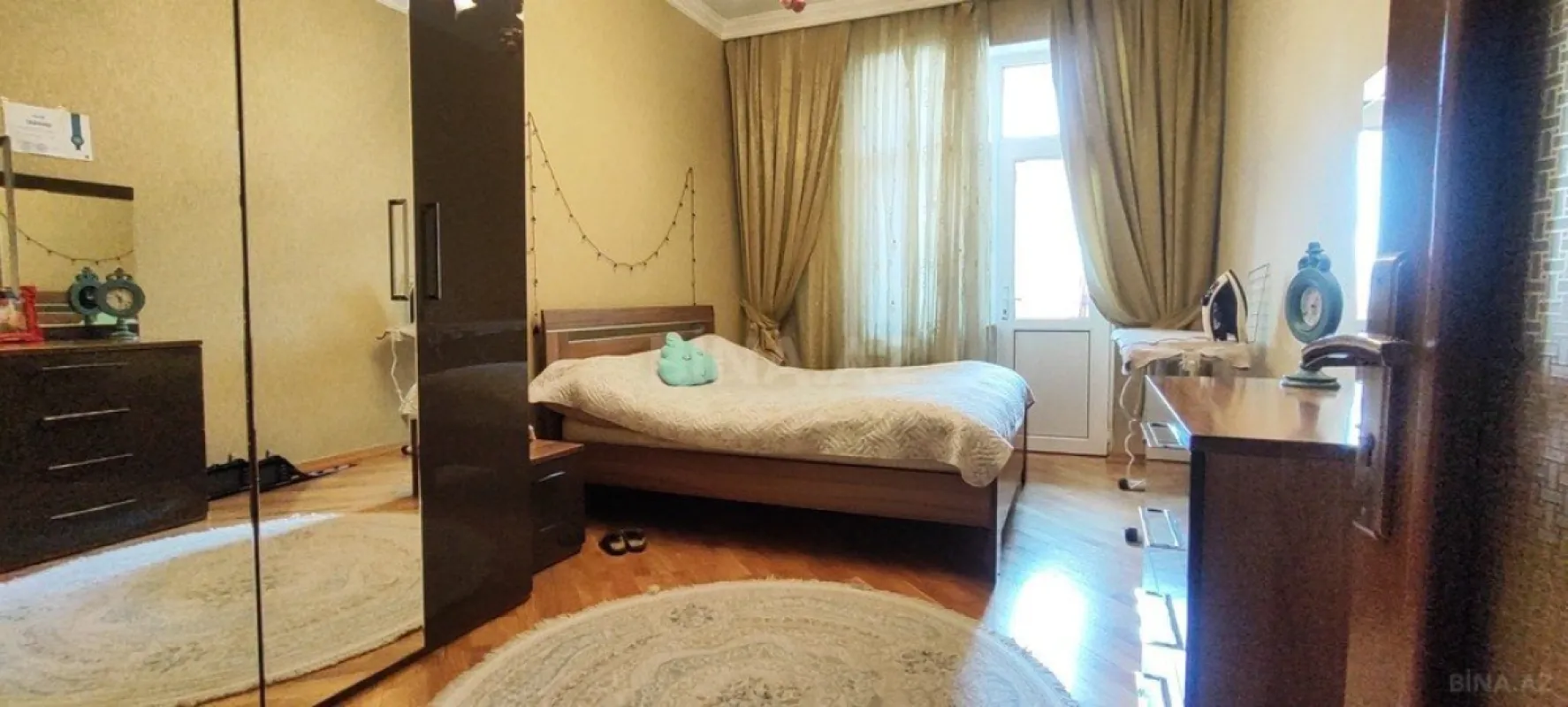 Satılır 4 otaqlı mənzil 180 m²