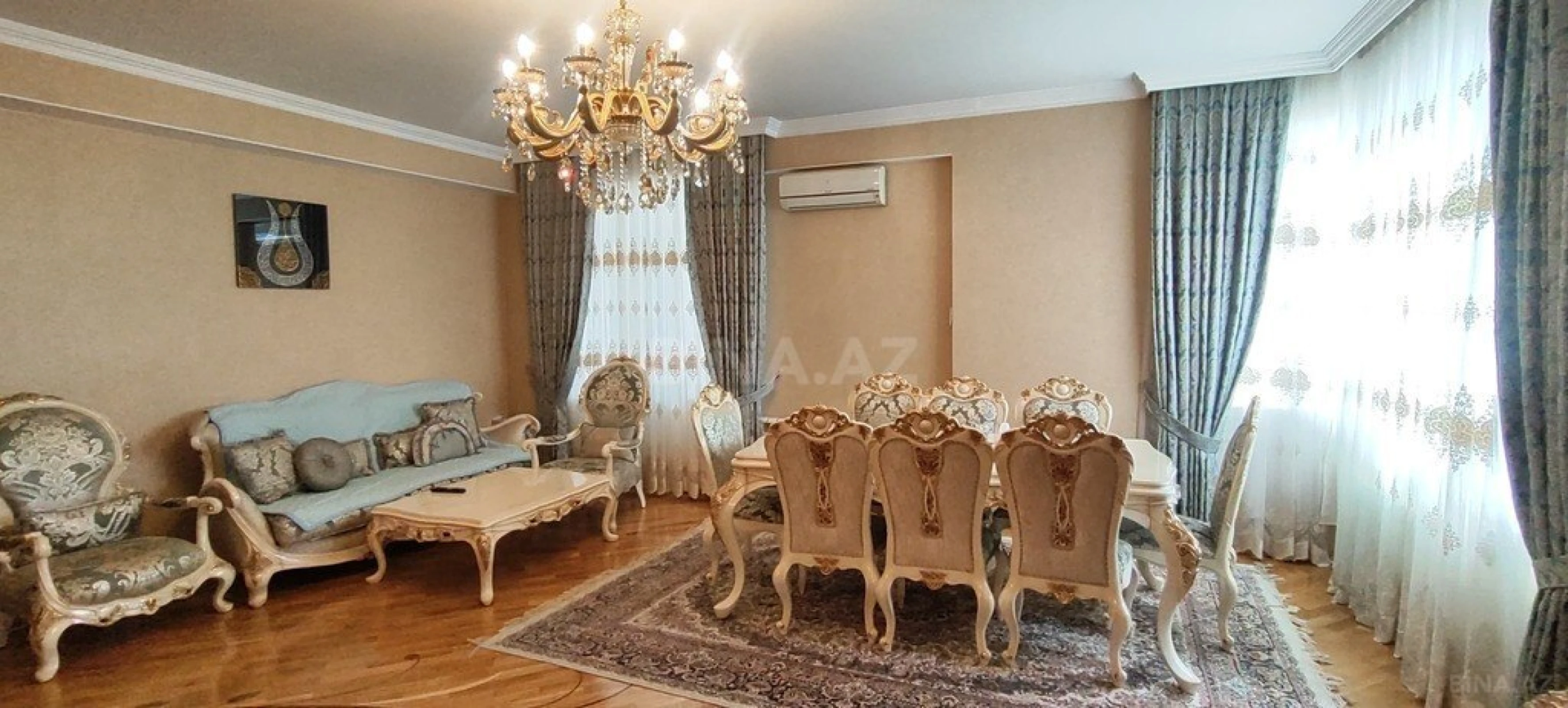 Satılır 4 otaqlı mənzil 180 m²